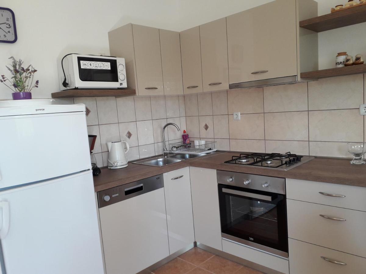 Apartmani Roza 로파르 외부 사진